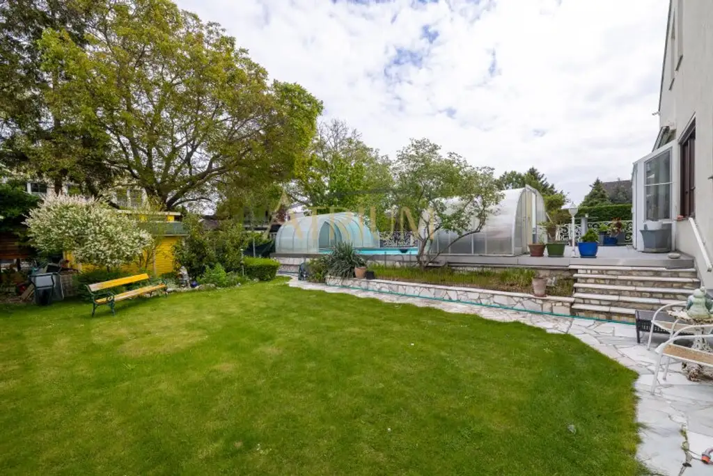 240m²  großes, modern aufgeteiltes 8 Zimmer Einfamilienhaus mit Garten und Pool in Gerasdorf bei Wien