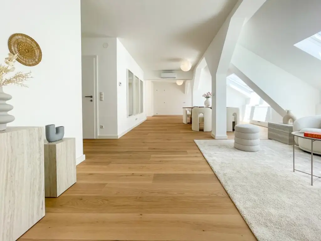 REVITALISIERTES ZINSHAUS: generalsanierte 3-Zimmerwohnung im klimatisiertem DG