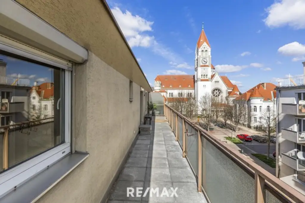 Erstbezug DG-Wohnung, 2 Terrassen, ruhig gelegen, Garage möglich.