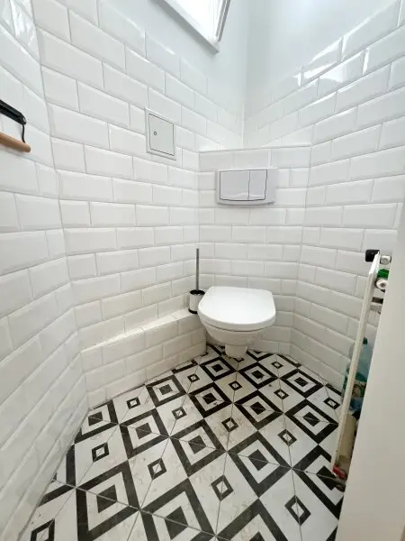 100m² Altbauwohnung: 3-Zimmer. 2 Bäder mit moderner Küche & Ausstattung