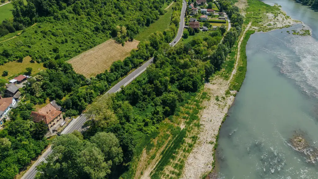 Randlage Maribor - Süd-West ausgerichtete Hang-Liegenschaft mit Aussicht auf das Drau-Ufer zu verkaufen (Fläche ca. 6 ha)
