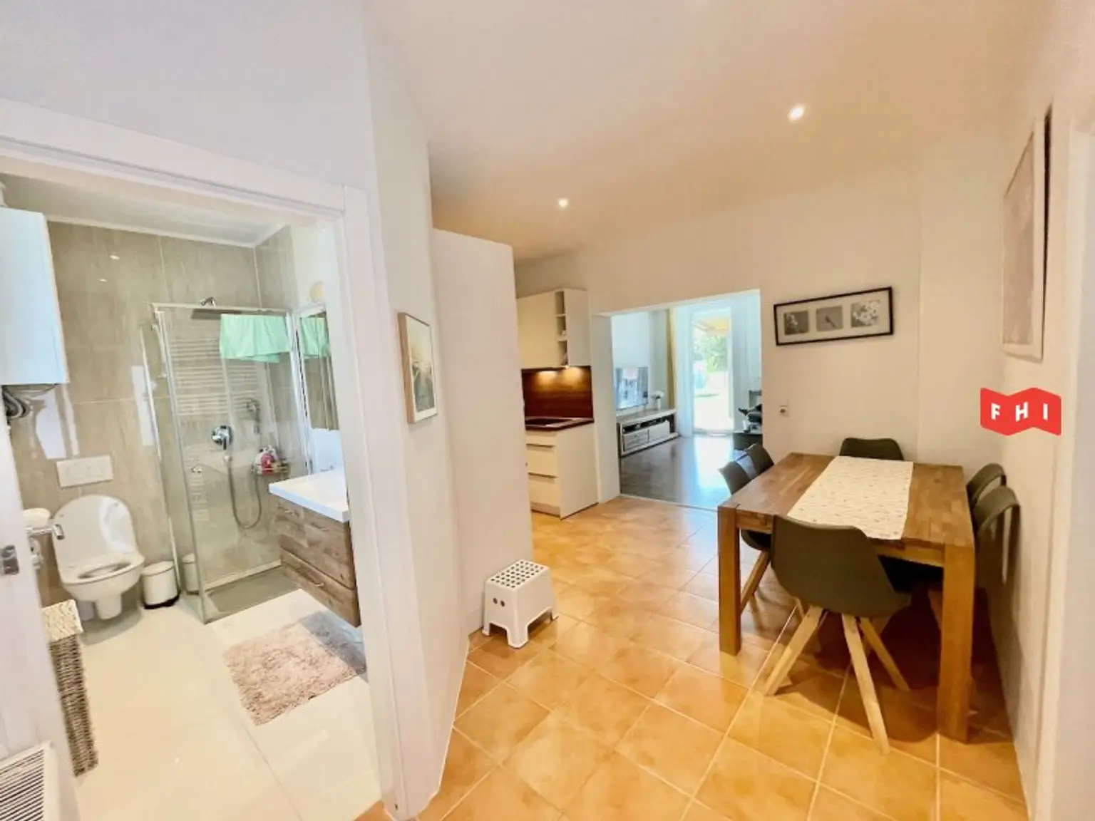 Renoviertes 3 Zimmer Einfamilienhaus mit Überdachter Terrasse, 2 Autoabstellplätzen & Klimaanlage Nähe Stadtgrenze Wien/Groß Enzersdorf