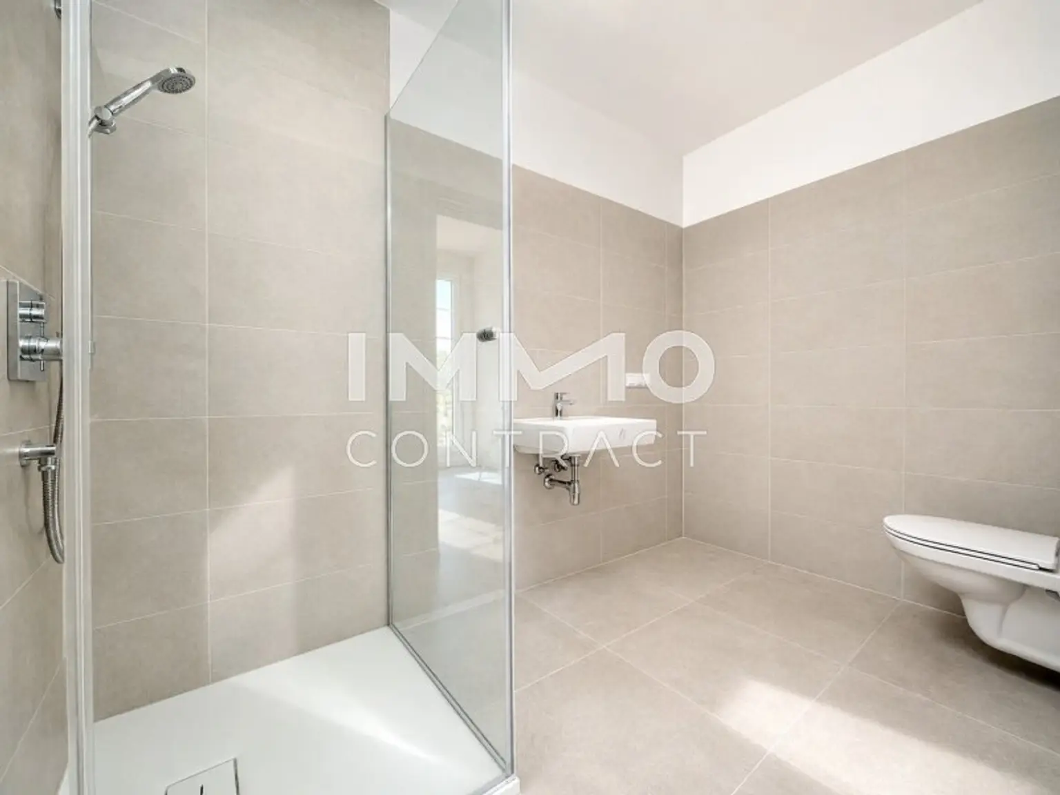 BAD mit Dusche und WC