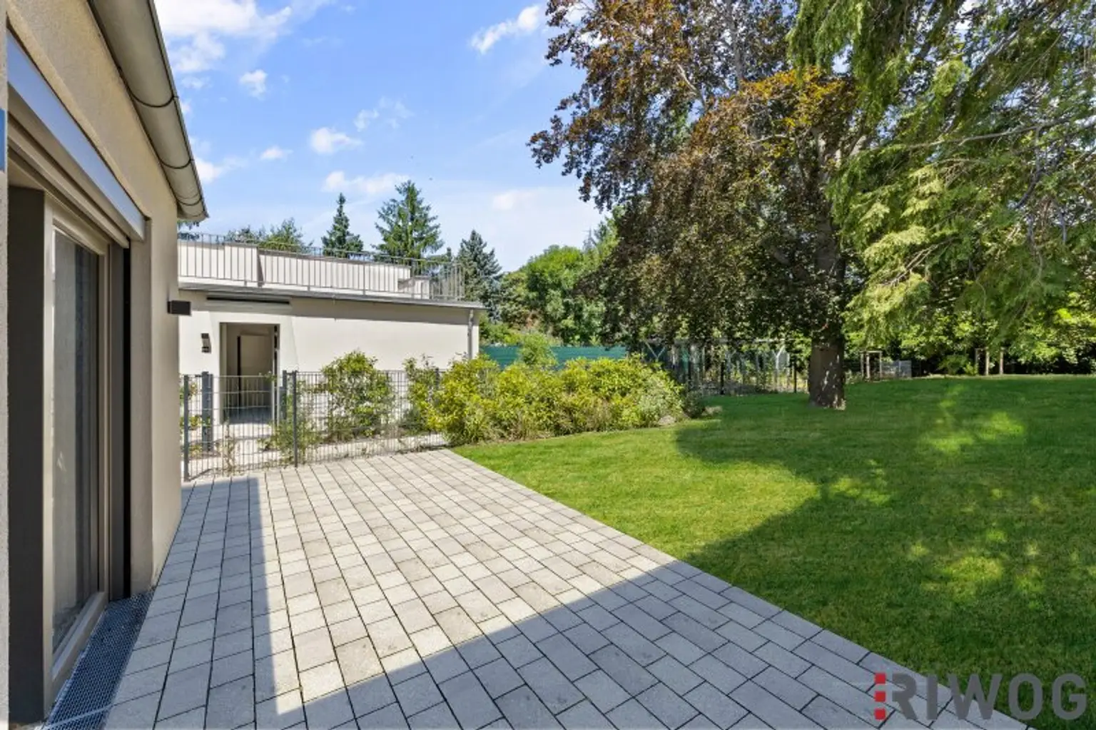 Eckreihenhaus mit wunderschönen Garten und hochwertiger Ausstattung
