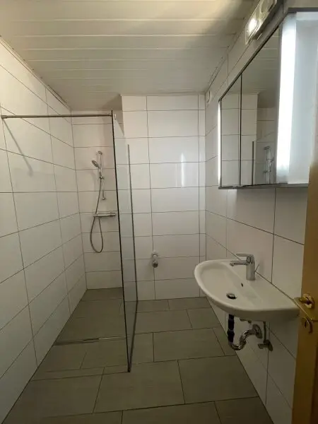 MIETE! Helle 2 Zimmerwohnung im Erdgeschoss Grünfläche, inkl. Einbau - Küche , Barrierefrei ideal für Alt und Jung