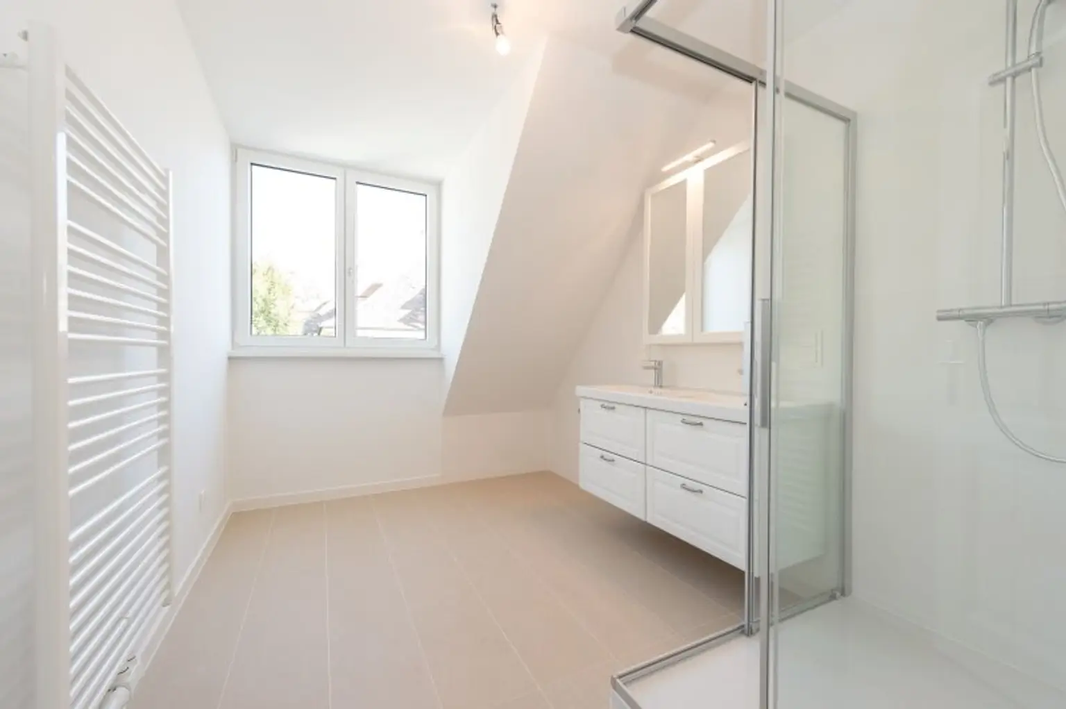 1. Dezember 2025:  2 Schlafzimmer, großzügige TOP Wohnküche, Klimaanlage, Fußbodenheizung | December 1st, 2025 2-bedroom unit featuring a spacious premium open-plan kitchen/lounge, A/C, and underfloor heating