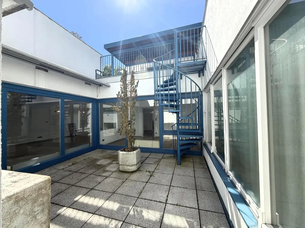 Ansprechendes Atelier, Loft, Dachterrasse inkl. PP im Neunzehnten // Attractive Studio, loft, roof terrace incl. parking in the nineteenth //