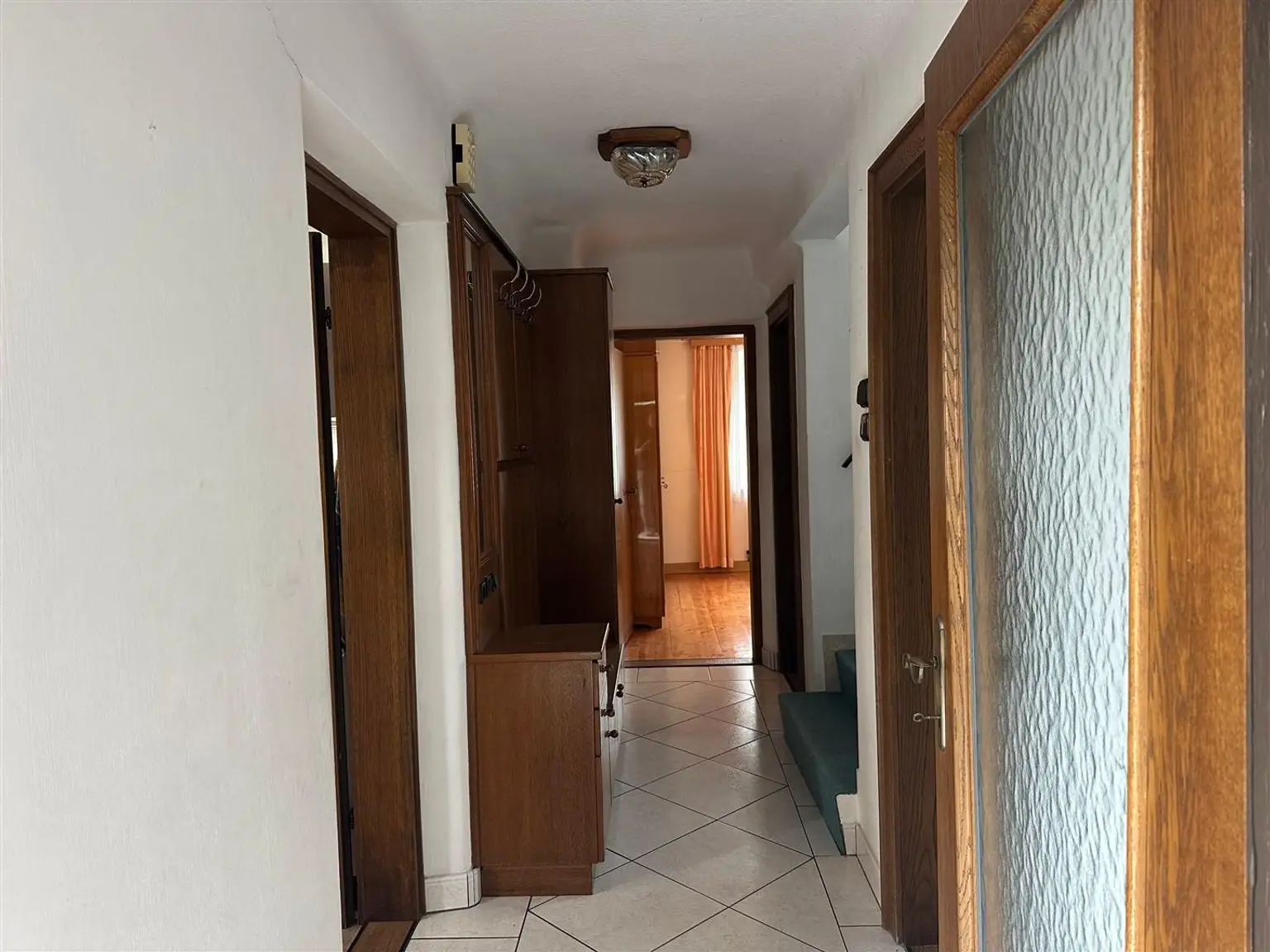 Einfamilienhaus mit Nebengebäuden
