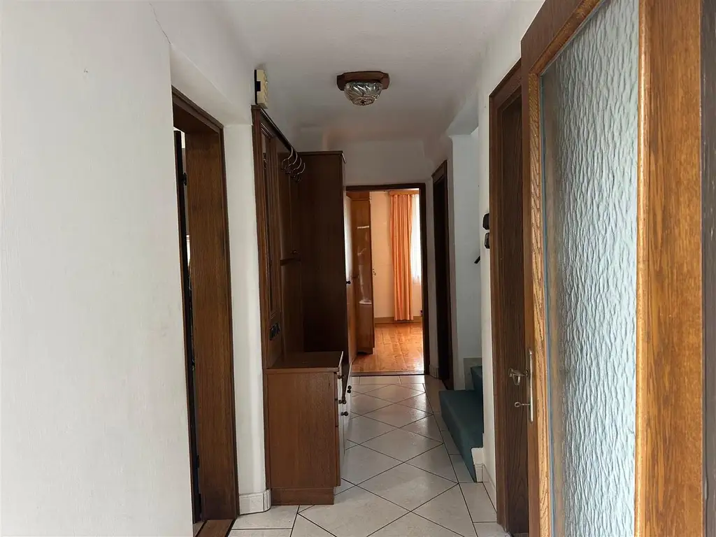 Einfamilienhaus mit Nebengebäuden