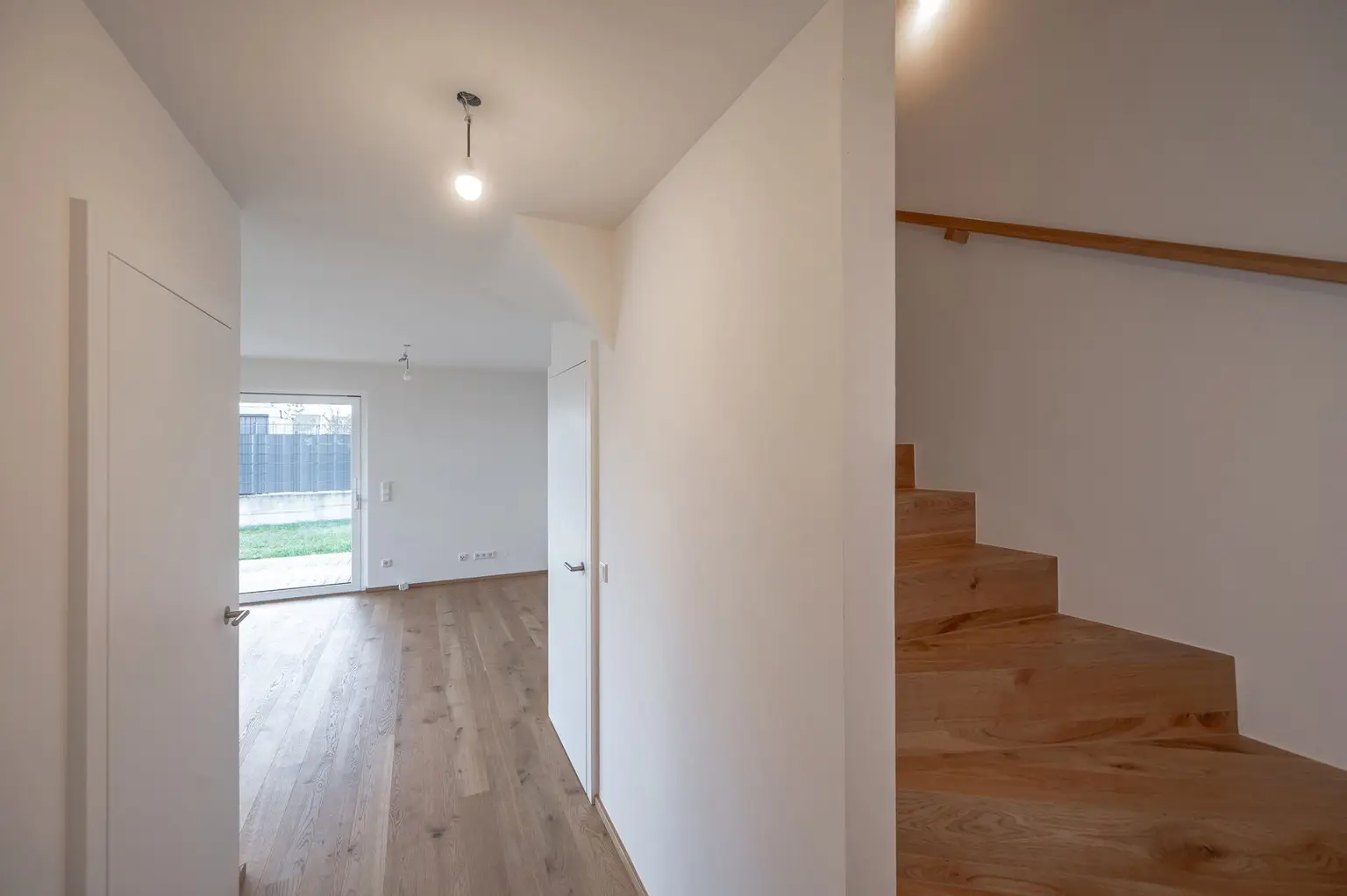 EG - Flur und Treppenaufgang