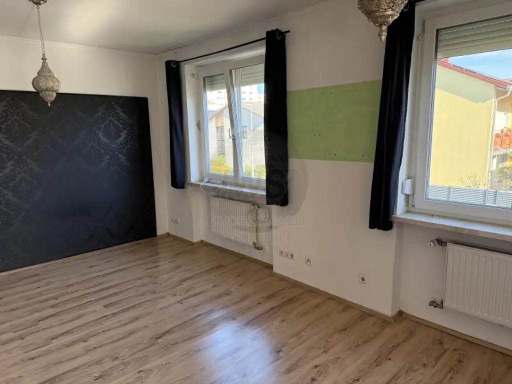 Großes Wohnhaus in Wels!     Besichtigungstermin SA 22.11. 10-12 Uhr!