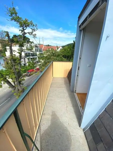 2 Zimmer DG-Wohnung - Erstbezug nach qualitativ hochwertiger Komplettsanierung - plus 2 Terrassen mit gesamt ca. 13,58 m²