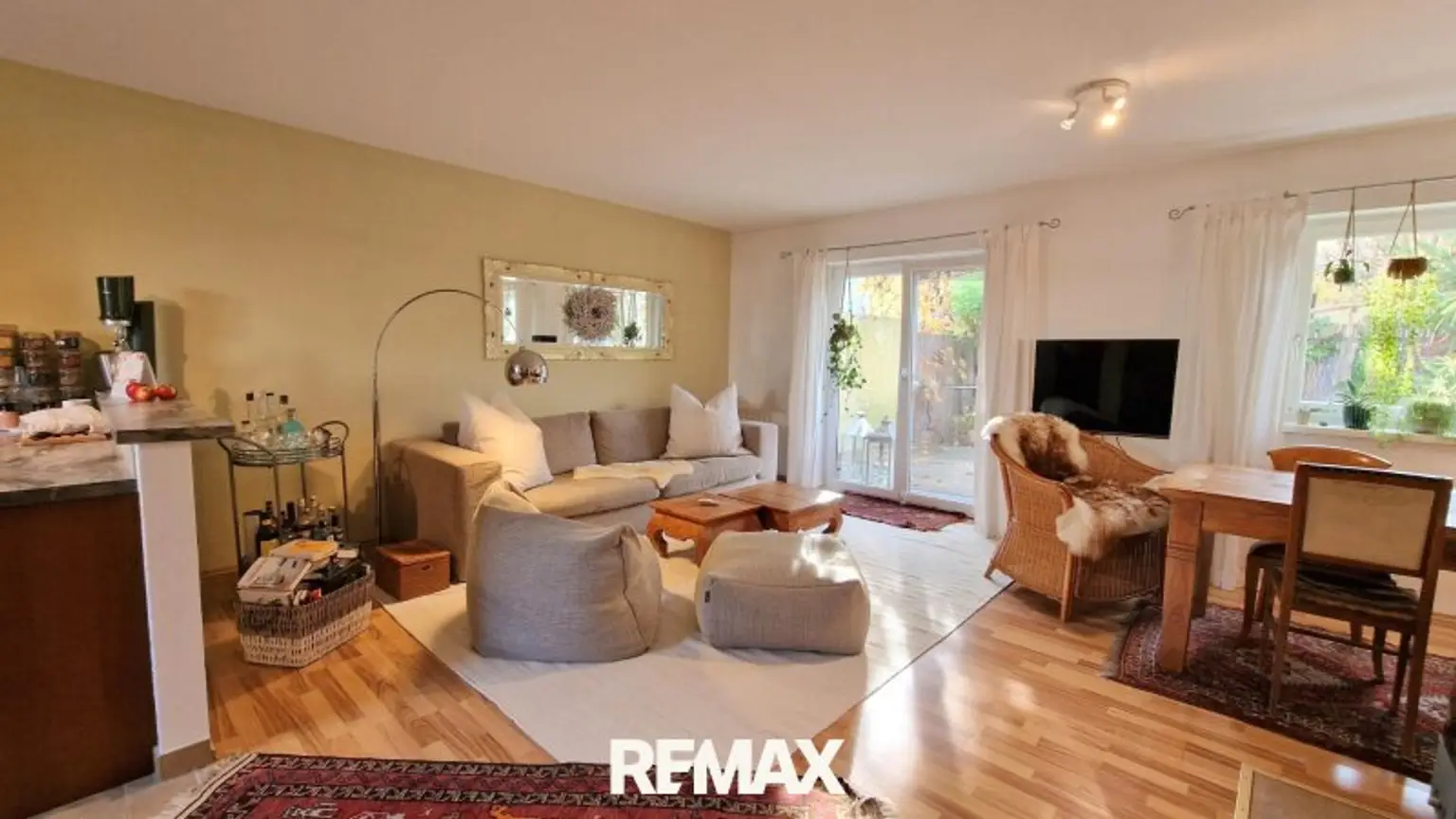 Wohnzimmer und Essplatz