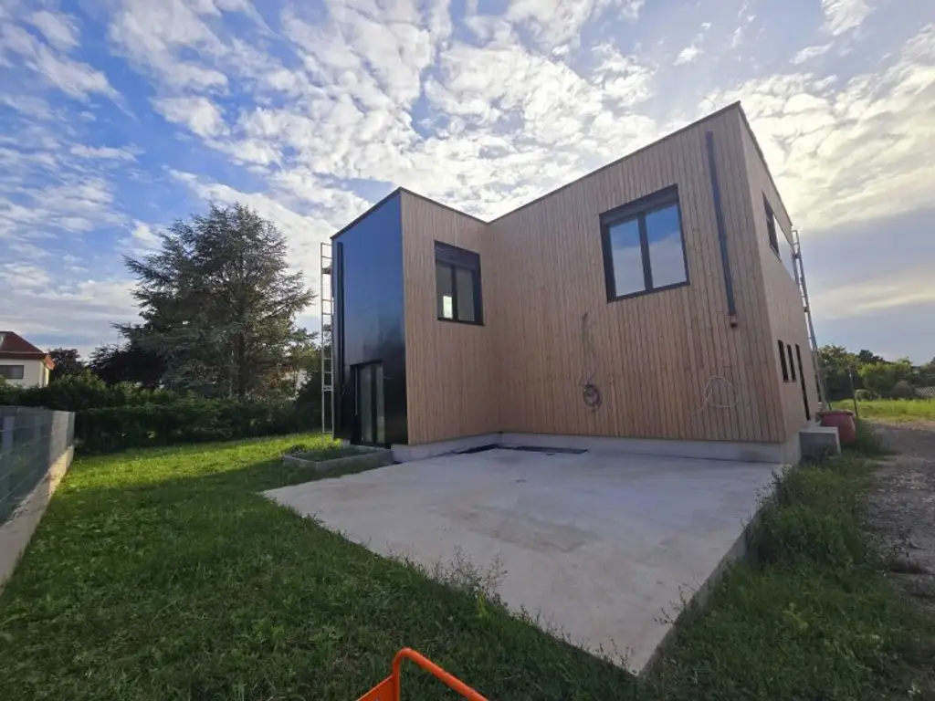 Lichtdurchflutetes und modernes Einfamilienhaus + Schlüsselfertig + Neubau + NÄHE WIEN + Raumhöhe 3,00m + 4 Zimmer + Wohnessküche ca. 60m² + WFL 155m² + Carport ca. 44m²
