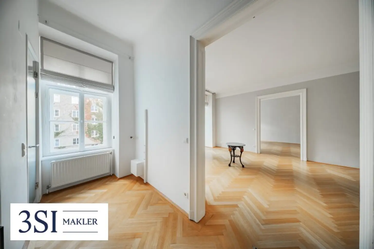 Wohnen beim Schloss Belvedere: Altbauwohnung mit südwestlichem Balkon