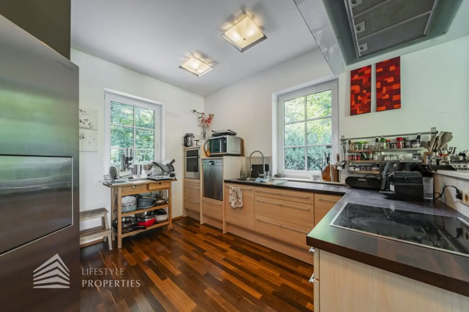 Wunderschöne Villa mit Pool und weitläufigem Grundstück, Nähe Pressbaum