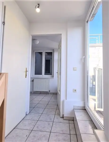 TERRASSENHIT, DACHGESCHOSS, 81 m2 Maisonette mit 12 m2 Terrasse, 3 Zimmer, Küche, Galerie, Wannenbad, Augarten-Nähe