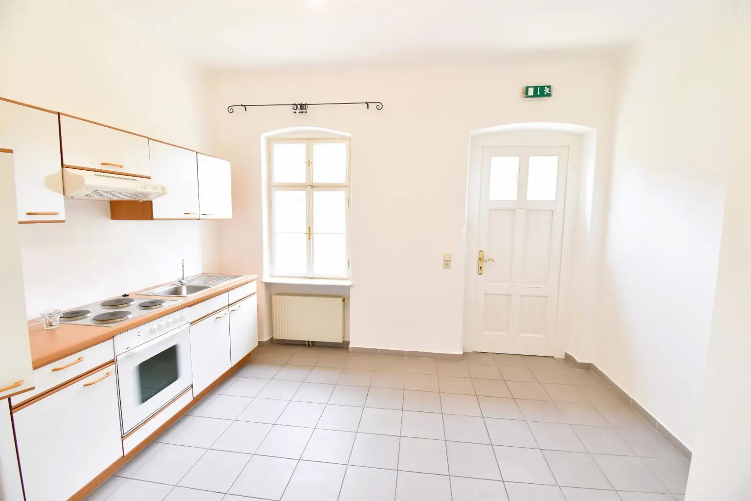 3 Bürohäuser, 38 Parkplätze in Toplage, hochfrequentiert, beste Infrastruktur