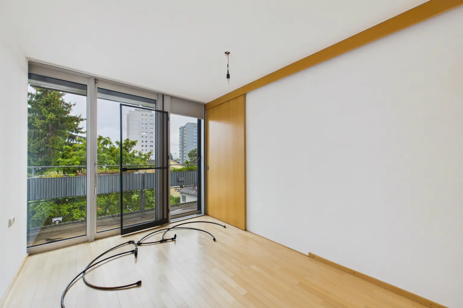 Helle 2 Zimmer mit großem Balkon
