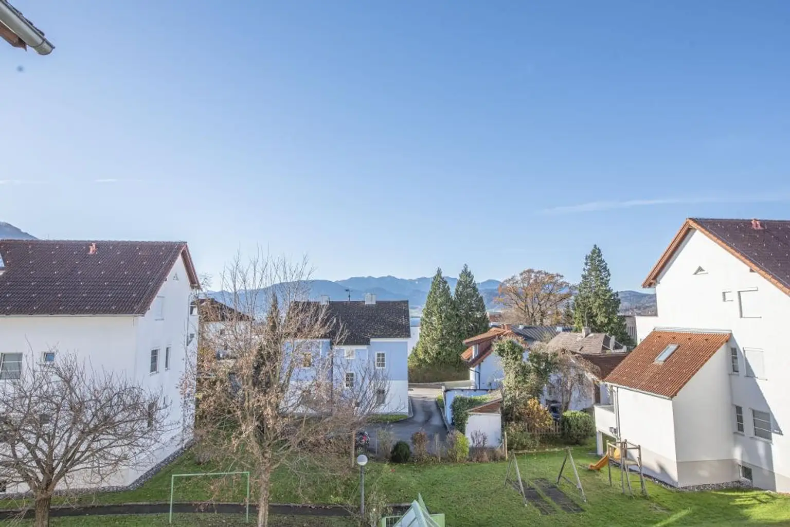 Gepflegte, helle und zentrale Wohnung mit Garage
