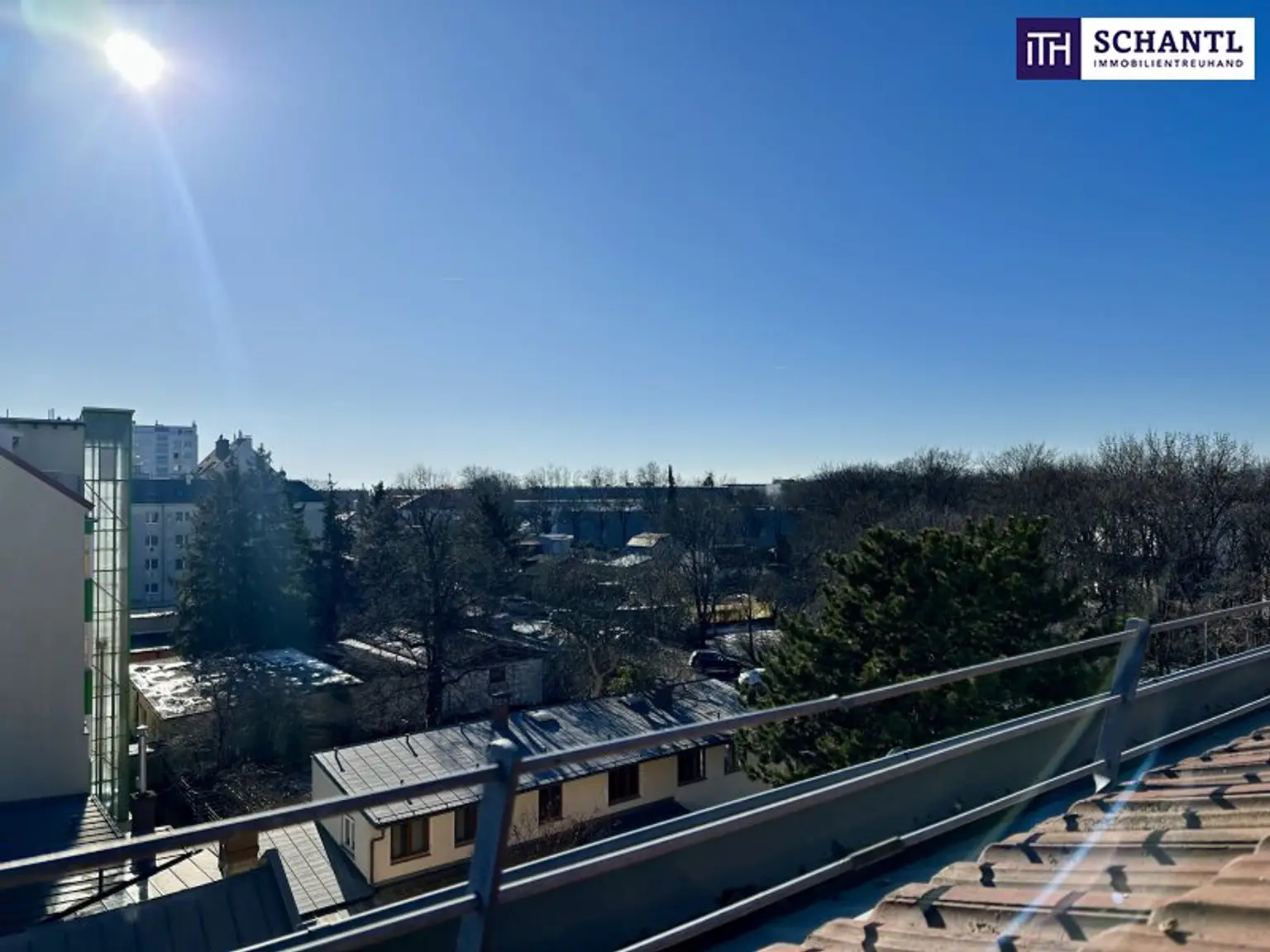 Raum für Visionen: Rohdachboden inklusive Magazin in ruhiger Lage!