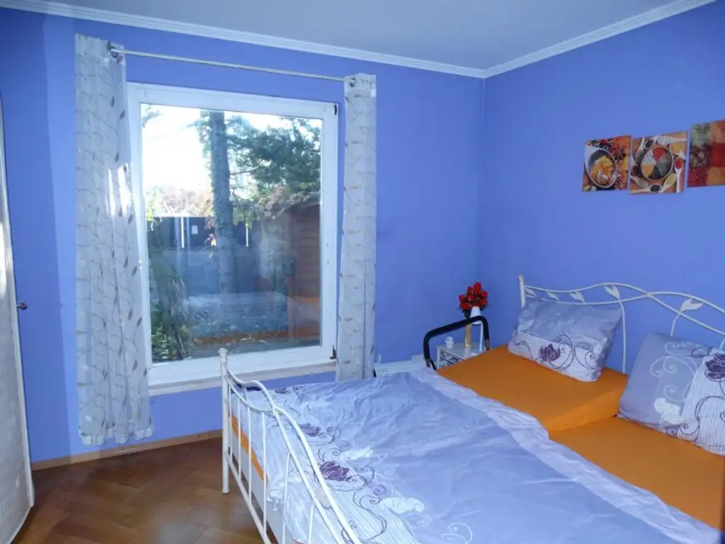 BUNGALOW INMITTEN DER VEGETATION IN RUHELAGE