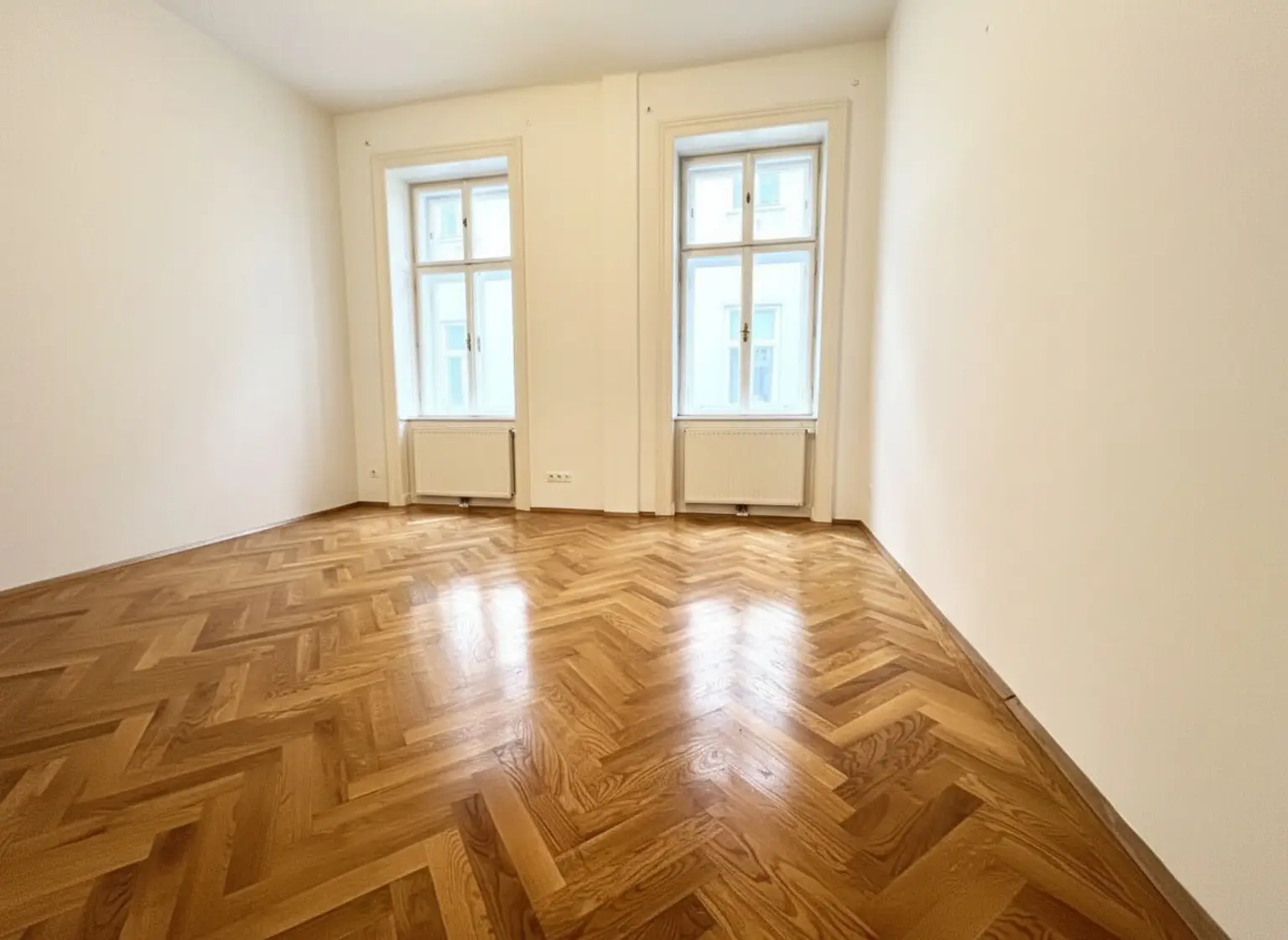 Wohnen in Bestlage: Schöne 4-Zimmer Altbauwohnung