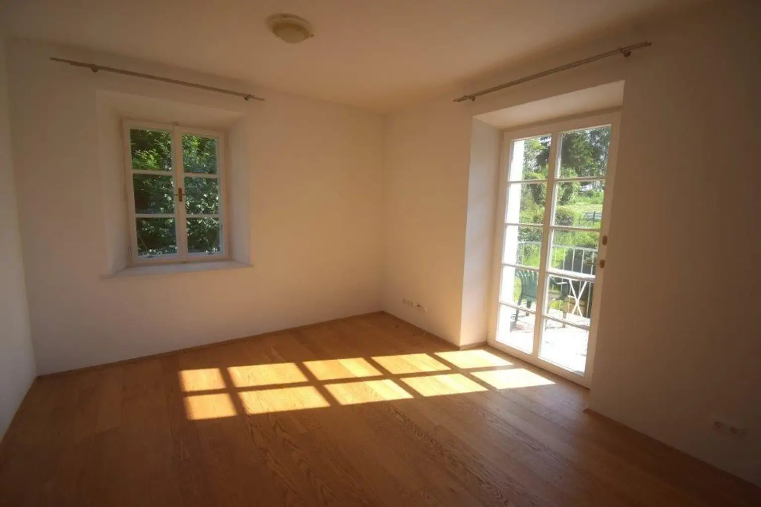 Wunderschöne 3-Zi-Wohnung in historischem Gebäude mit Balkon und Blick ins Grüne