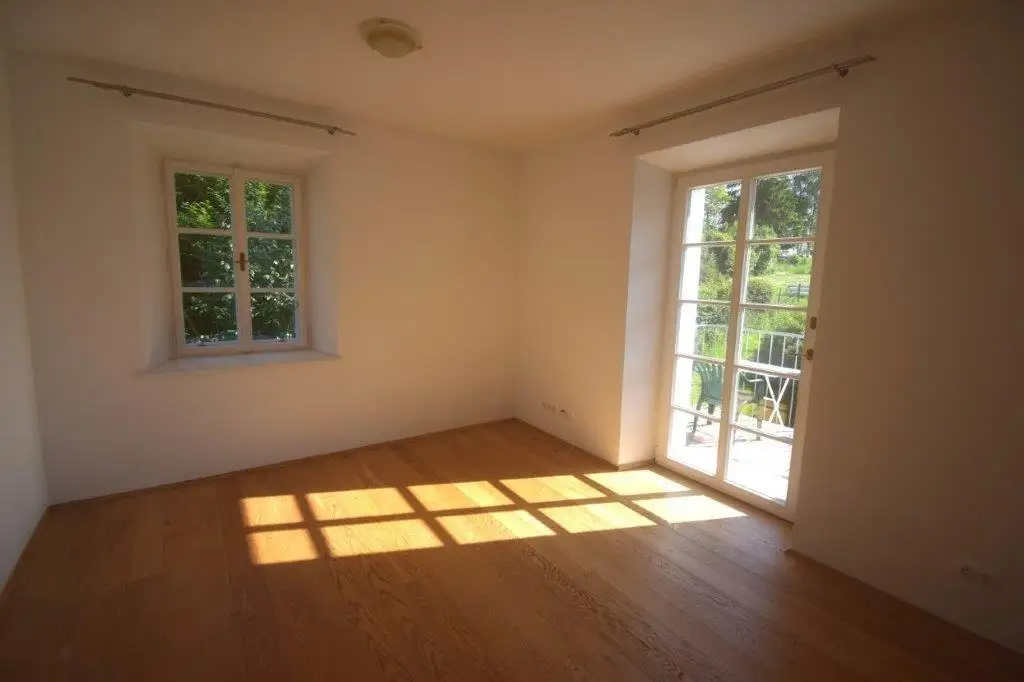 Wunderschöne 3-Zi-Wohnung in historischem Gebäude mit Balkon und Blick ins Grüne