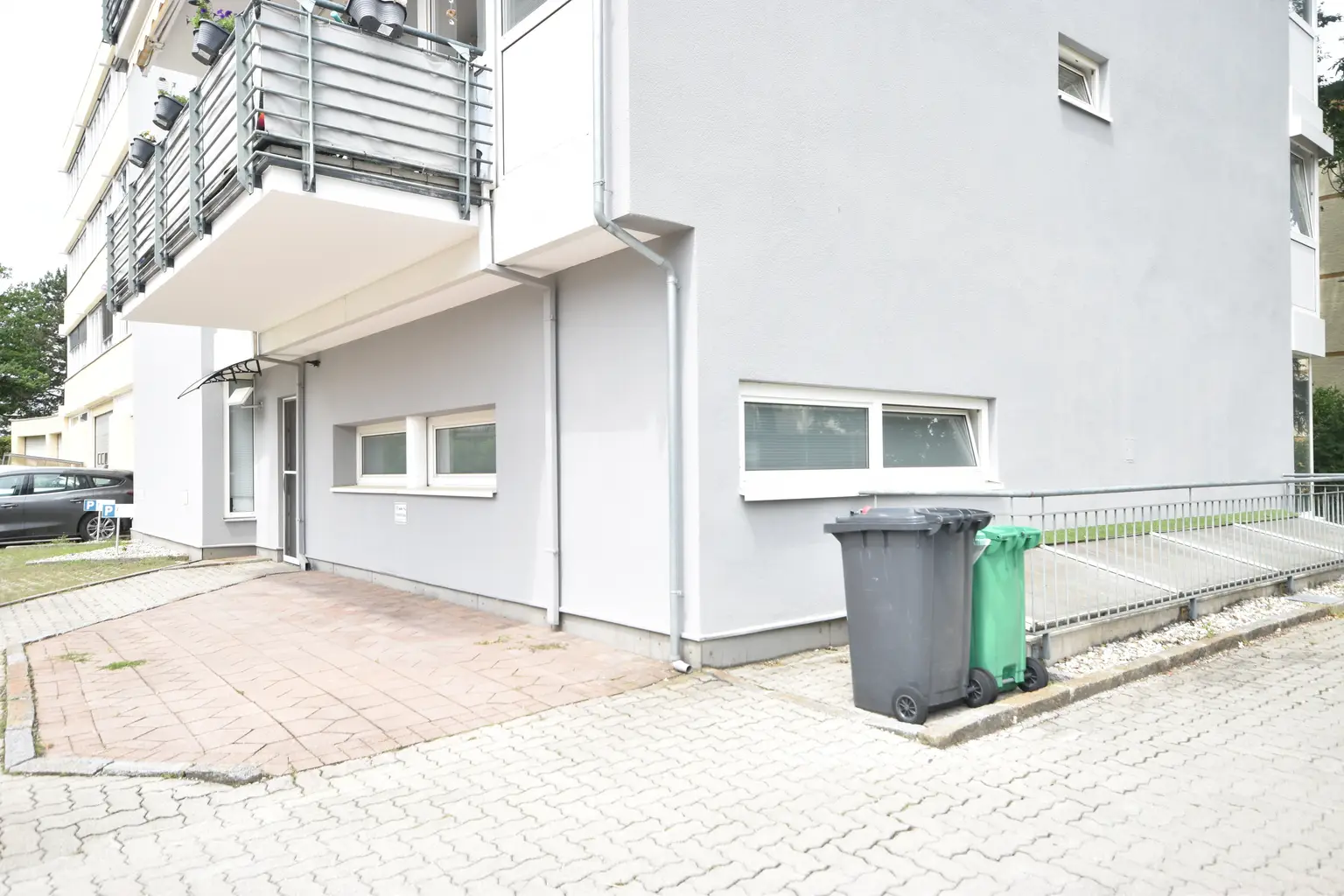 "SCHALLMOOS - Einzigartiges Atelier/Büro mit Wohnmöglichkeit und PKW-Stellplatz nähe Bahnhof"