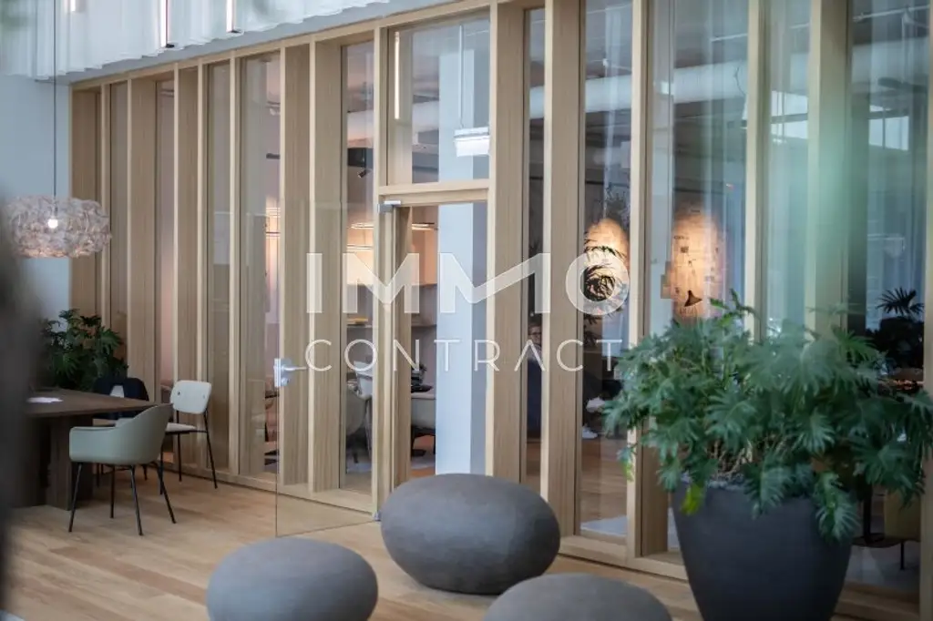 Stephansdom & Sonnenuntergang inklusive: Gemütliche Vierzimmer-Wohnung mit Concierge, Party & BBQ Lounge, Pool usw.