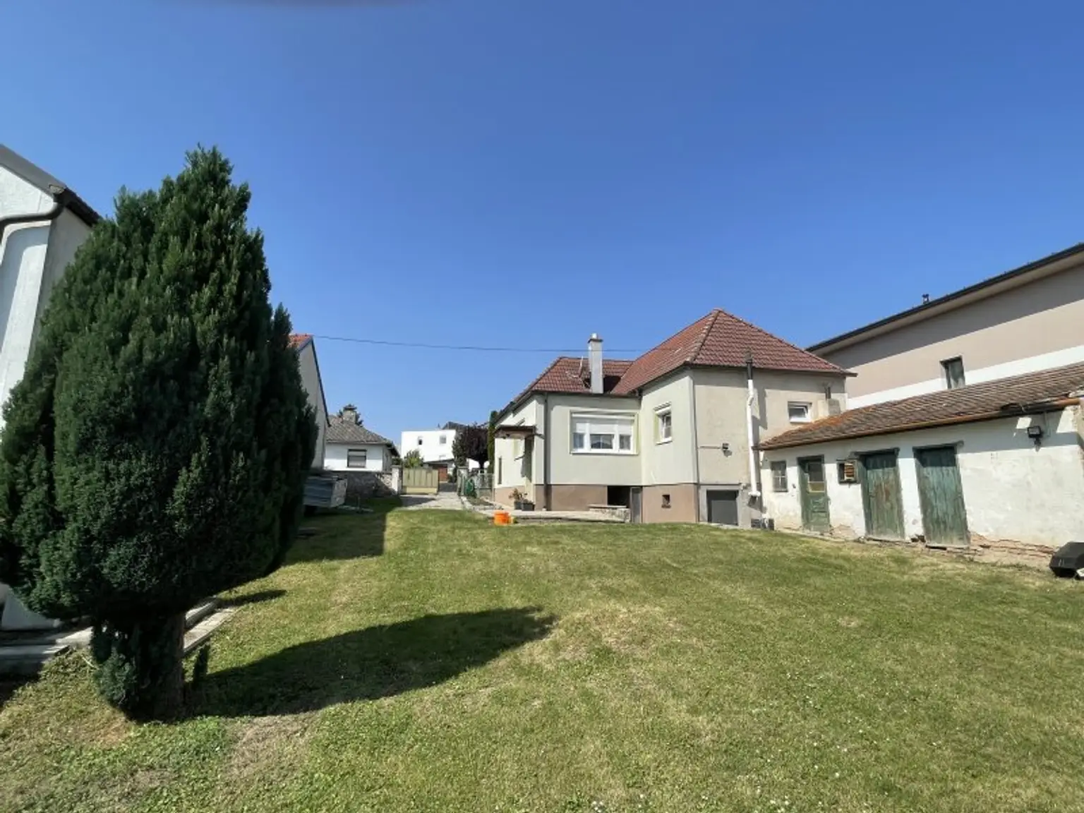 CHARMANTES EINFAMILIEN-HAUS MIT GROSSEM GARTEN - RUHELAGE!