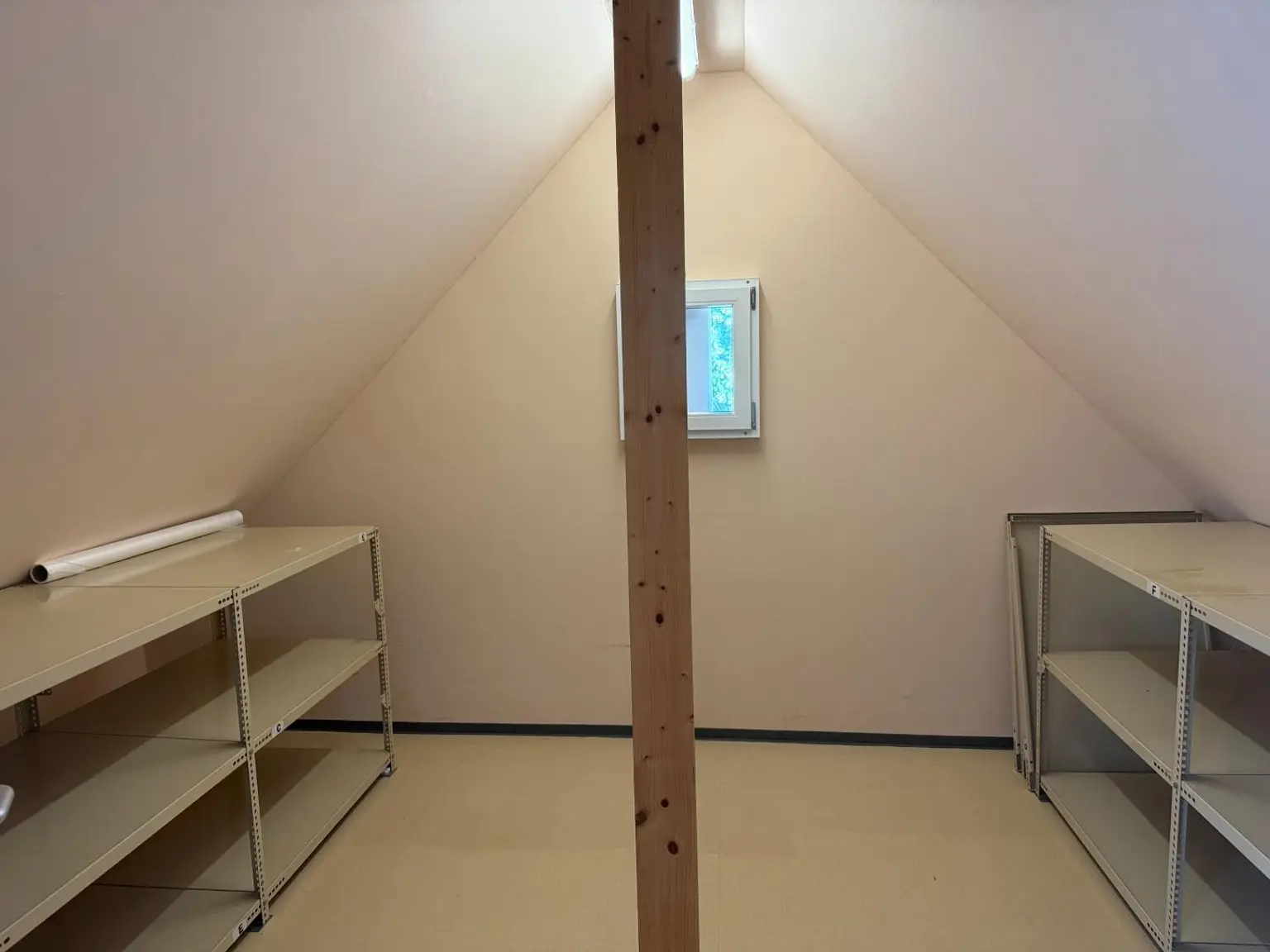 Büro, Praxis, Studio, Atelier repräsentativ, hell, im Zentrum