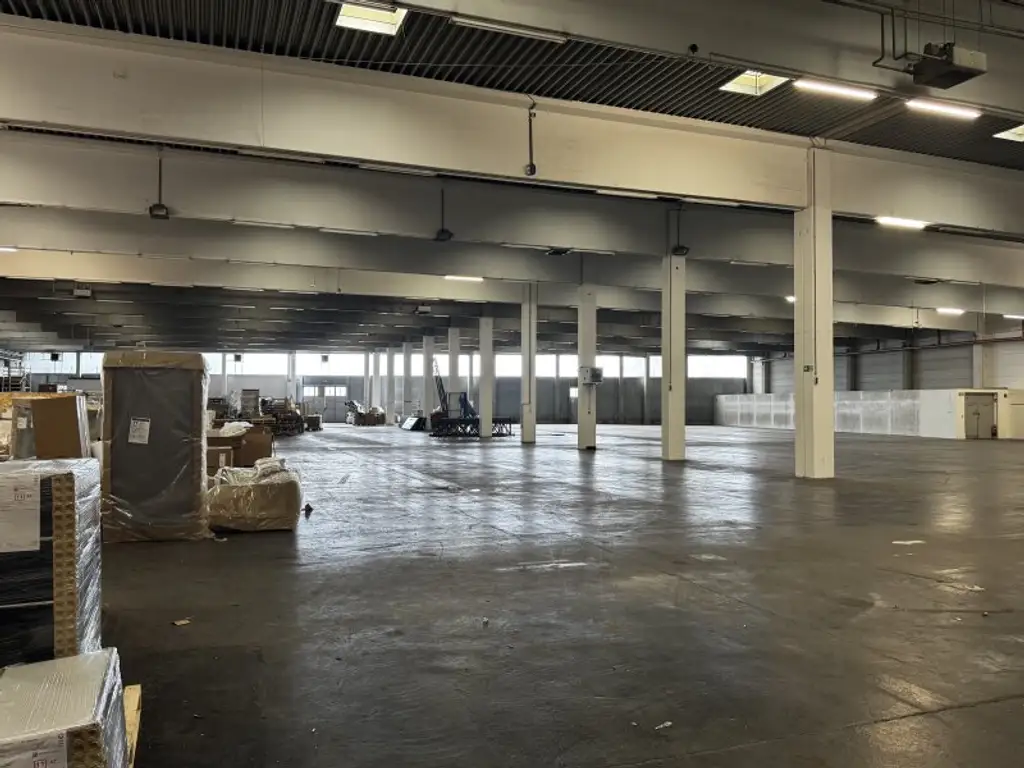 Moderne Halle mit 7 m Höhe und LKW-Zufahrt – ca. 4.445 m² im 21. Bezirk. Flexibel Nutzbar