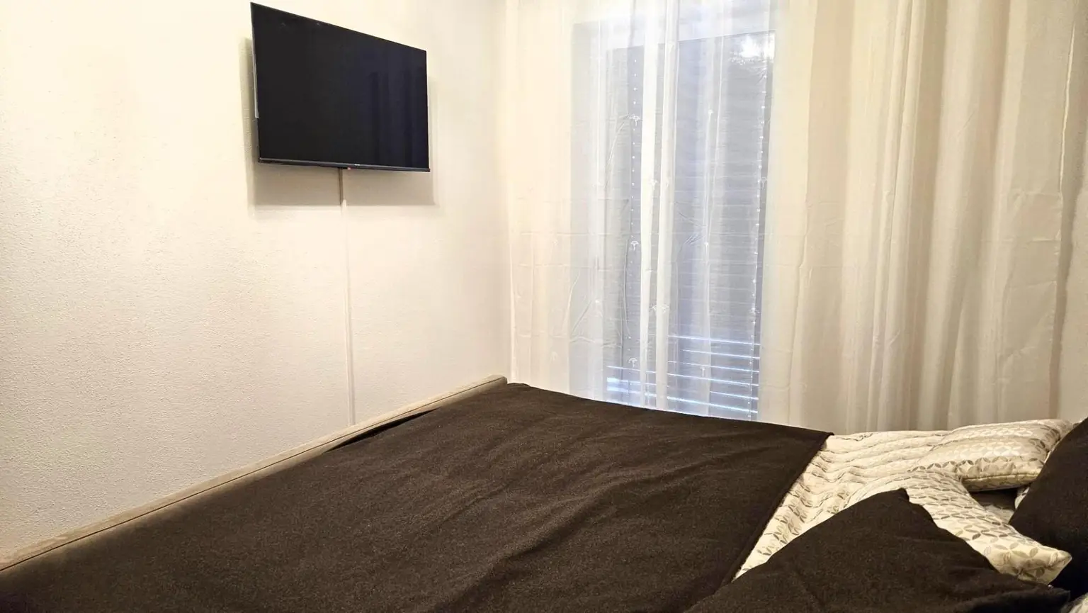 Schlafzimmer 1