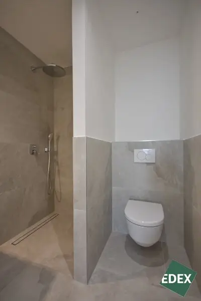 ERSTBEZUG | Traumhafte 2-Zimmer DG-Wohnung mit Loggia & Terrasse in den ruhigen Innenhof