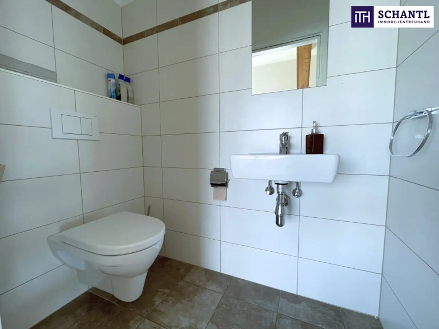 Großzügig. Hell. Ungestört. Penthouse-Feeling mit riesigen Fensterfronten und 40 m² großer Terrasse im Zentrum von Unterwaltersdorf!
