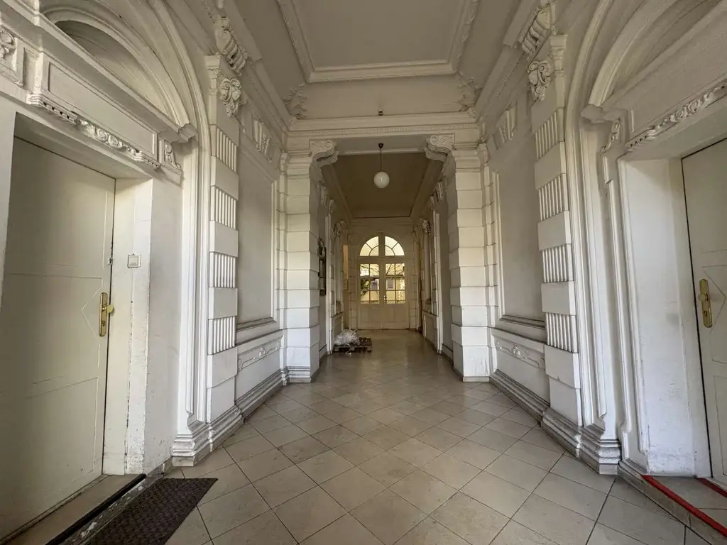 Nähe AKH Wien - 
Unbefristet vermietete 5-Zimmer-Wohnung
