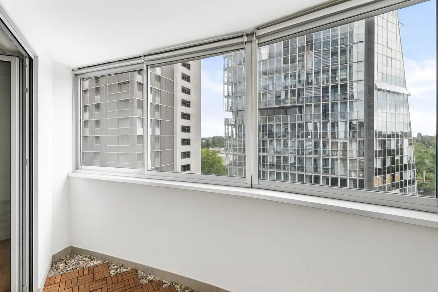 2-Zimmer-Neubauwohnung mit Loggia und Weitblick im OBELIX Turm beim VIC !!!