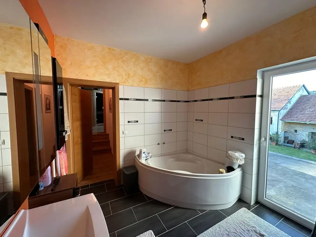 "Wohnen mit Pool & Terrasse!"
