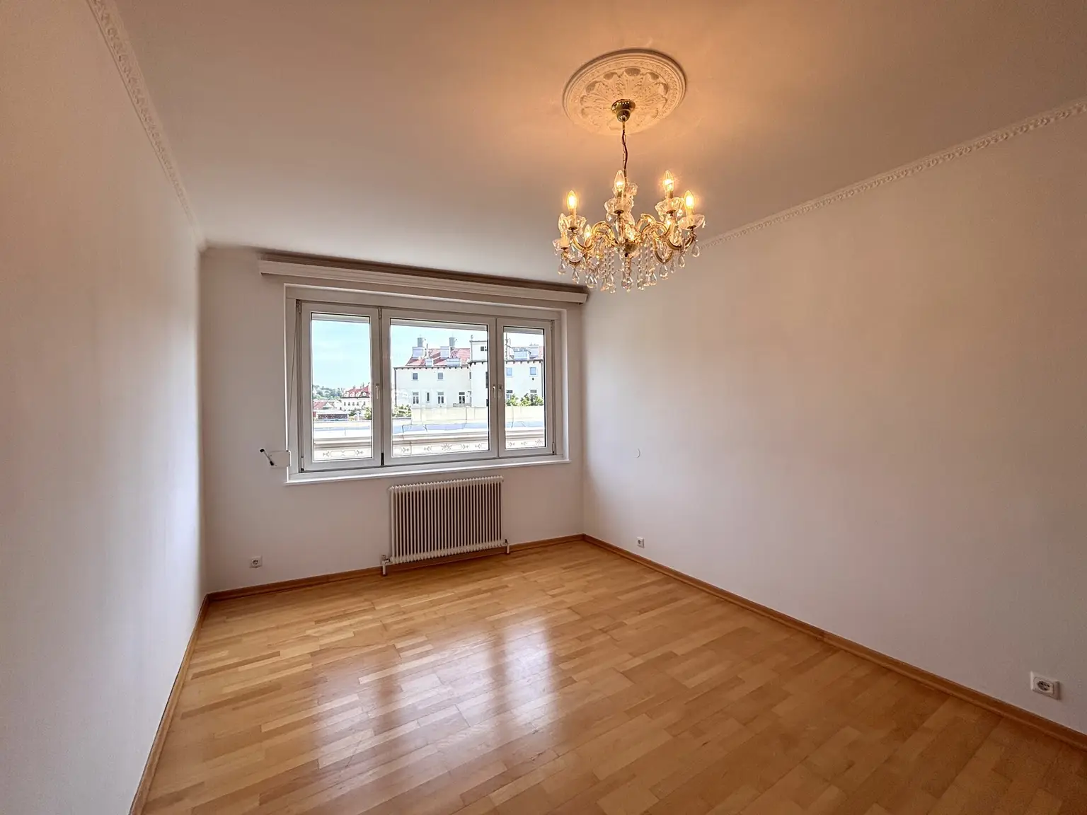 3 ZIMMER + Parkplatz  im ZENTRUM!!!