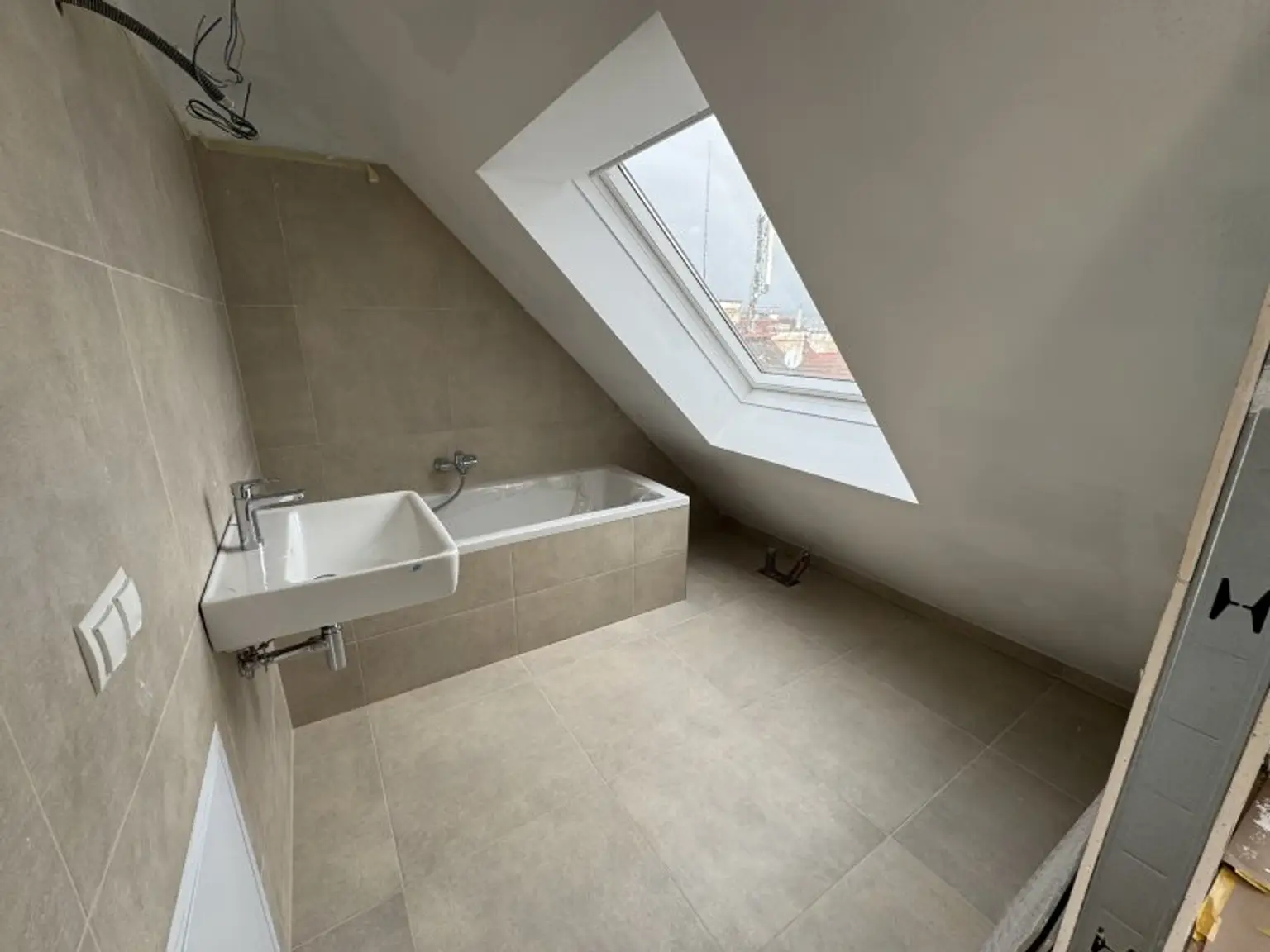 Über den Dächern Wiens – Traumhafte Maisonette in Toplage!