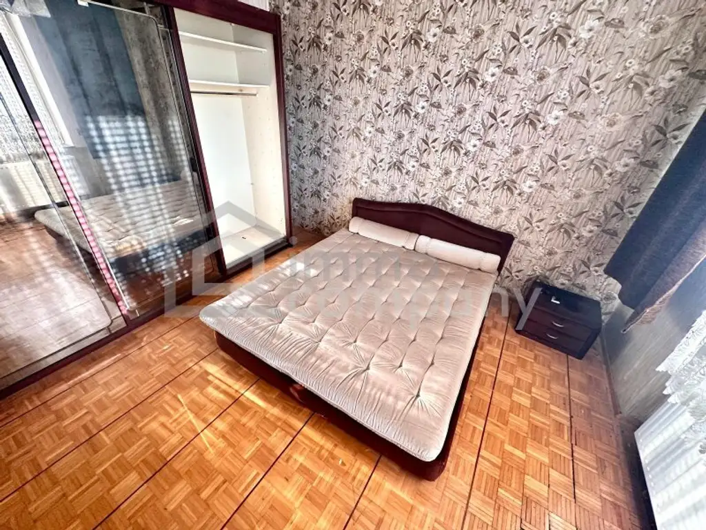 Traumhaftes Einfamilienhaus in Lassee: 9 Zimmer, Garten, Balkon und mehr!