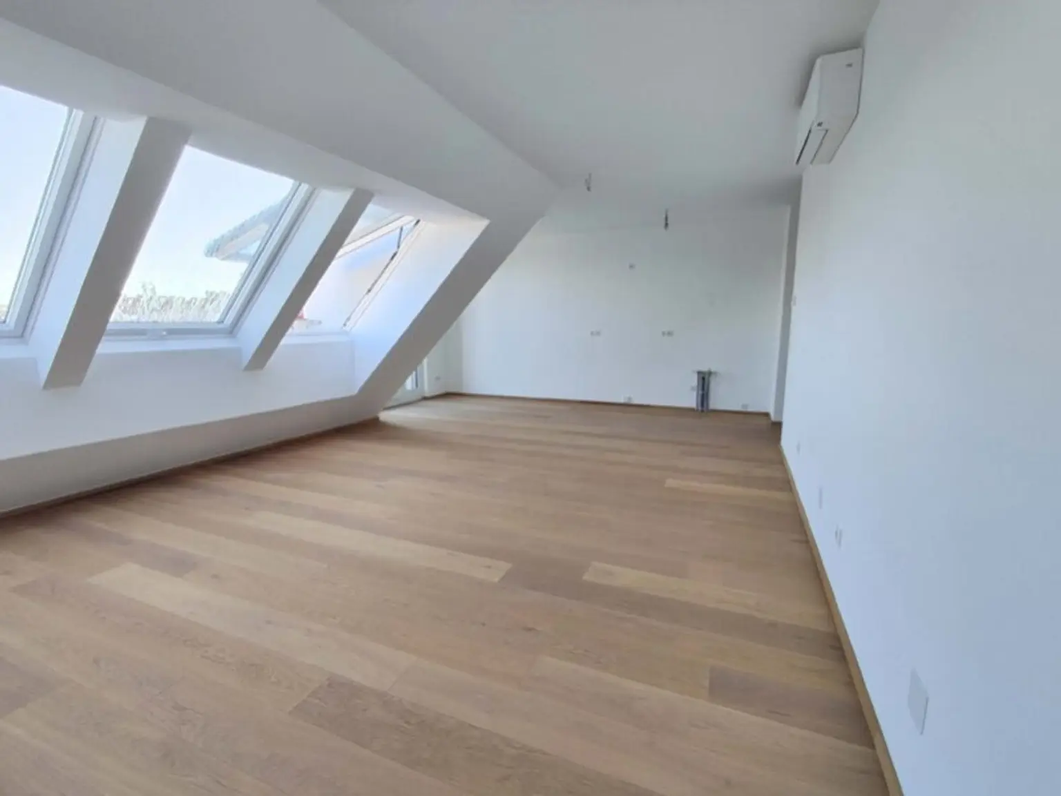 Traumhafter DG-3-Zimmer-Erstbezug mit Terrasse - Top73