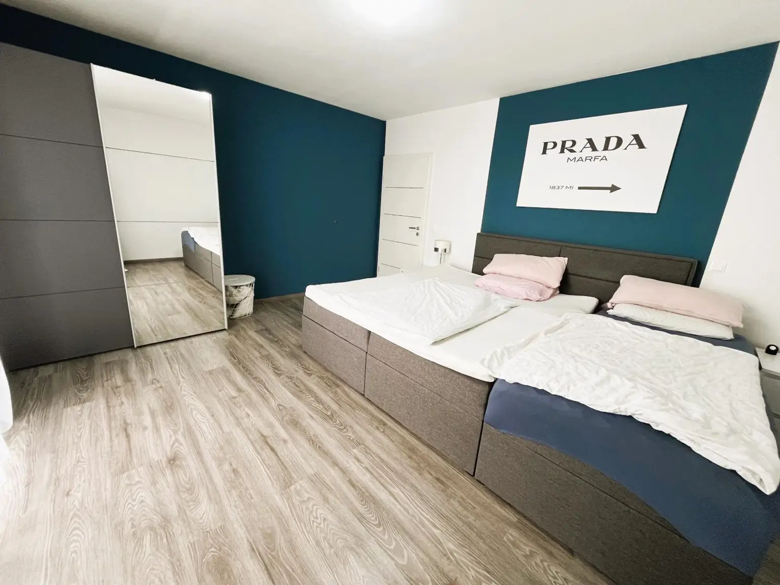 Obergeschoss - Zimmer mit Zugang zum Balkon