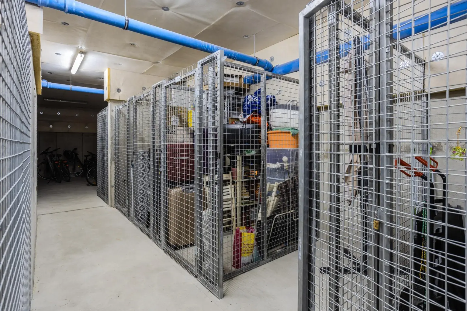 "Helles Dachgeschoss, Garage, Klima nähe U1"