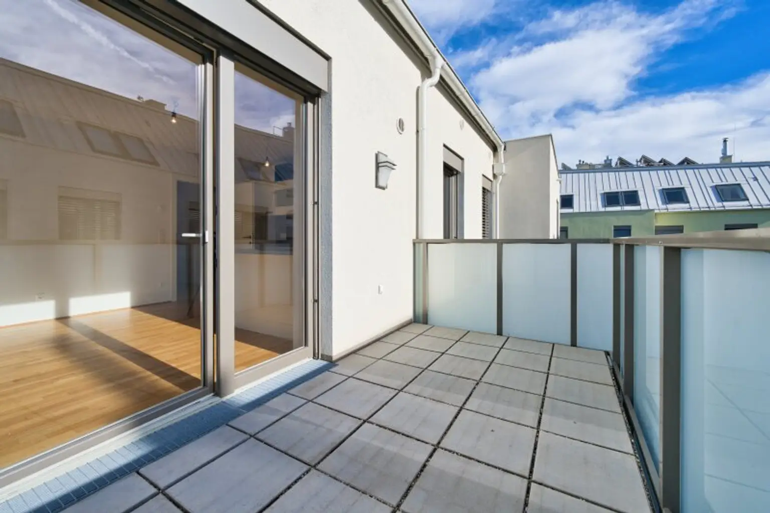 Sonnige 3-Zimmer-Eigentumswohnung mit Südterrasse & Garage – ruhig, grün & citynah an der renaturierten Liesing