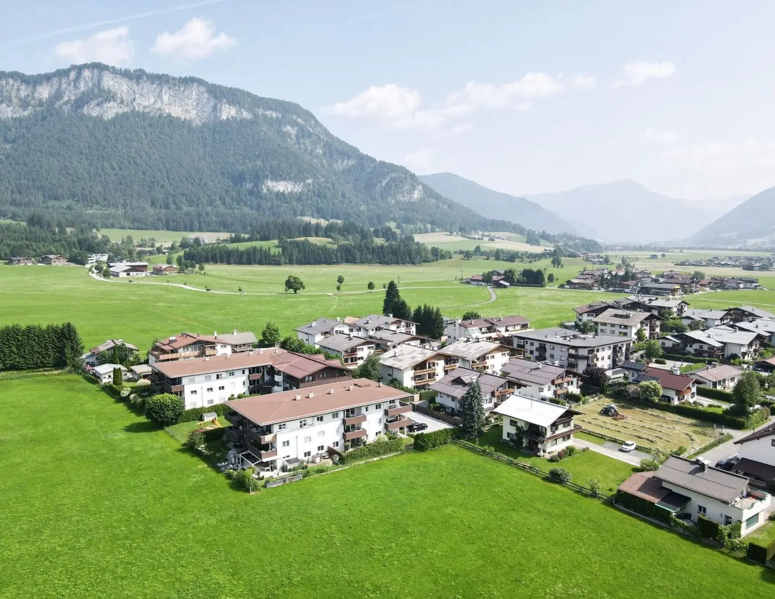 Großer, in ruhiger Grünlage befindlicher Baugrund mit Altbestand