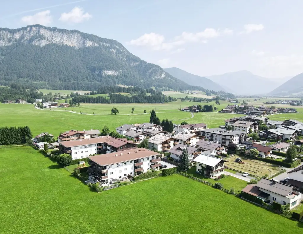 Großer, in ruhiger Grünlage befindlicher Baugrund mit Altbestand