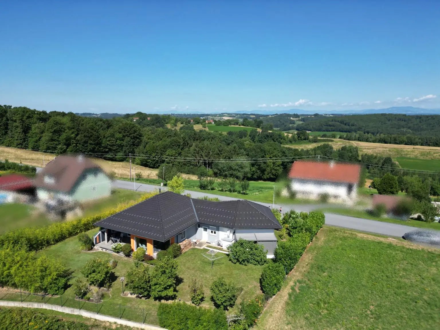 gepflegter, bezugsfertiger Bungalow mit Weitblick in sonniger Lage